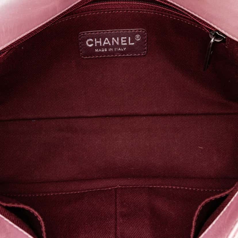 Chanel Medium Quilted Metallic Calfskin Coco Pleats Chain Flap Pink Leather Good condition - Model View