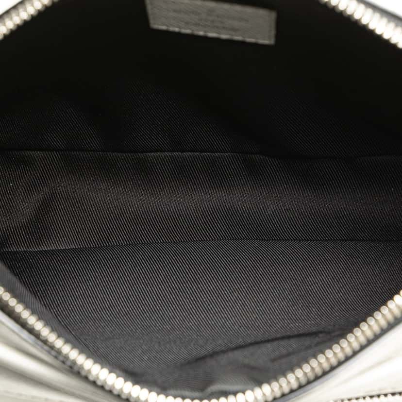 Louis Vuitton Monogram Taigarama Outdoor Bumbag White Canvas Good condition - Model View