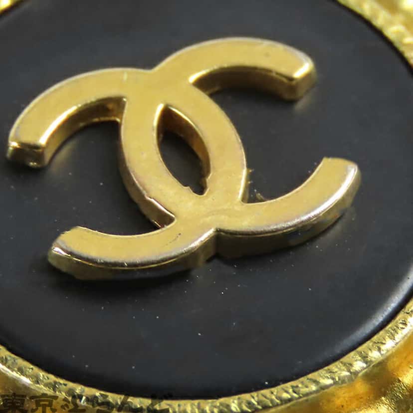 Chanel Gold Plated Resin CC Clip on Earrings Gold Metal Good condition - Box View
