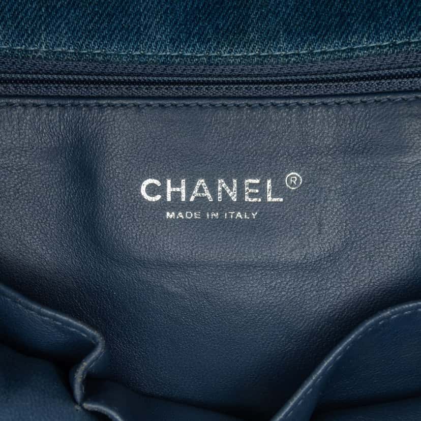 Chanel Large Quilted Denim Boy Flap Blue Denim Good condition - Box View