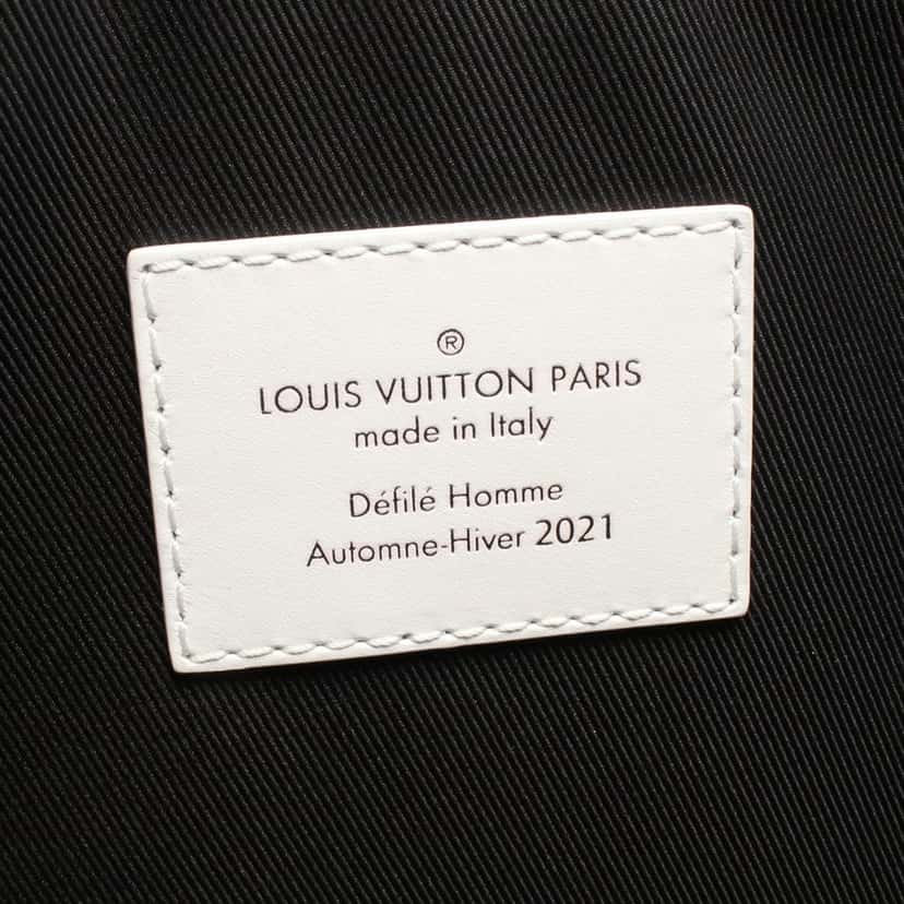 Louis Vuitton Leather Everyday LV Newspaper Pouch White Leather Good condition - Model View