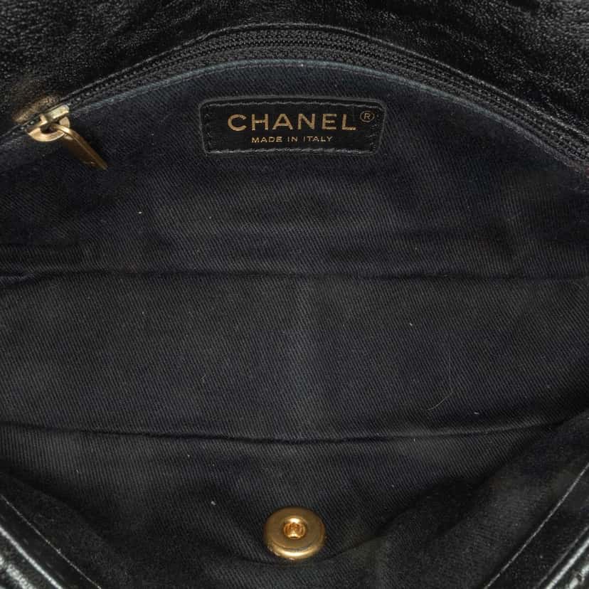 Chanel Small Chevron Wrinkled Calfskin Medallion Charm Surpique Flap Black Leather Fair condition - Model View