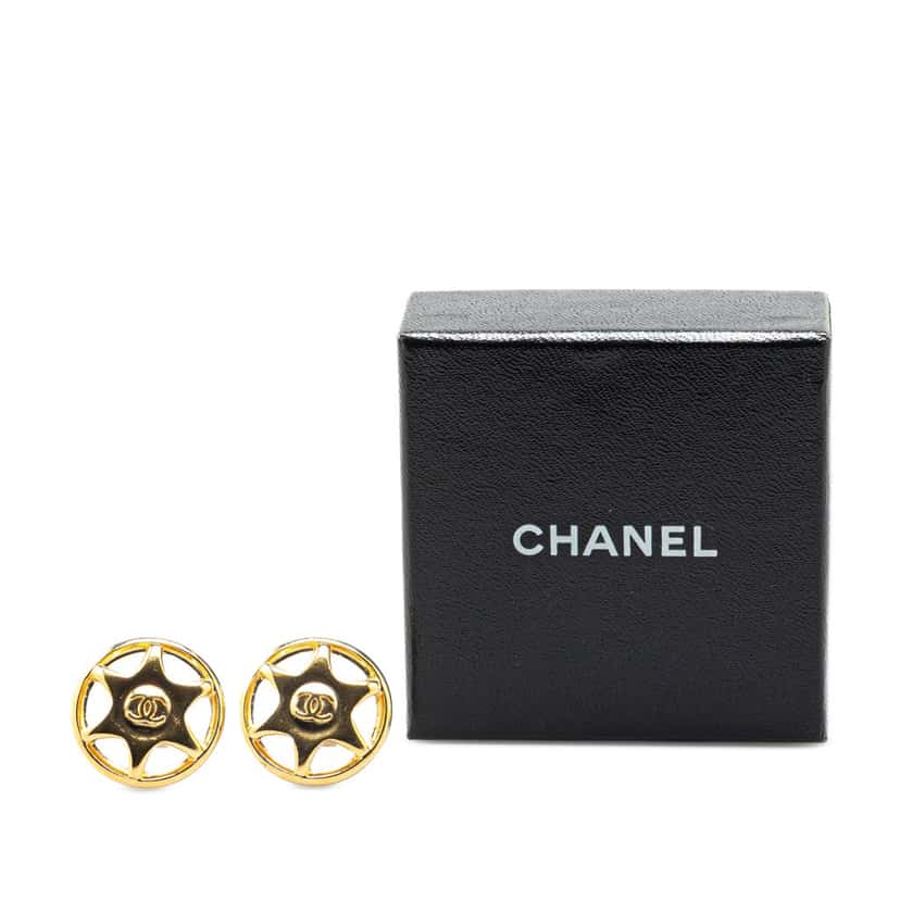 Chanel Gold Plated CC Round Star Clip On Earrings Gold Metal Good condition - Model View