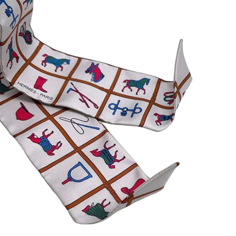 Hermès Couvertures et Tenues de Jour Silk Twilly Scarf White Silk Very good condition - Box View