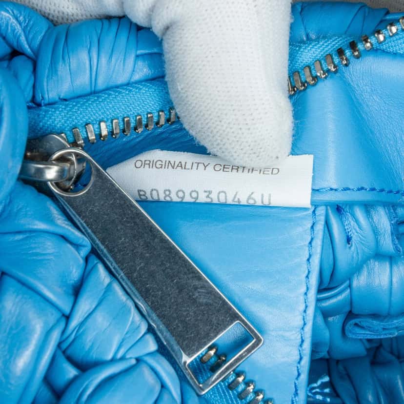 Bottega Veneta Foulard Intrecciato Banana Blue Leather Very good condition - Box View