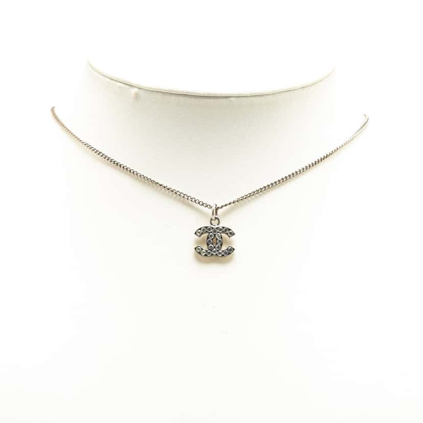 Chanel Palladium Plated Rhinestone CC Pendant Necklace Silver Brass Good condition - Model View