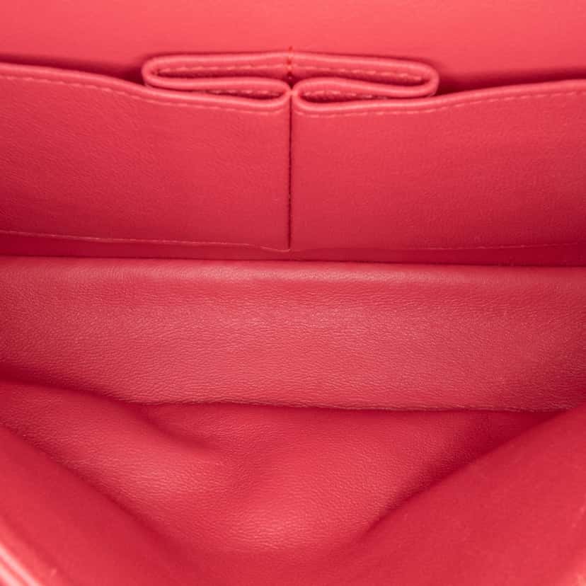 Chanel Medium Classic Chevron Lambskin Double Flap Pink Leather Good condition - Model View