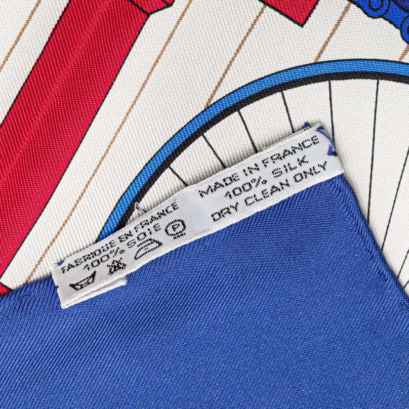 Hermès Les Becanes Silk Scarf White Silk Good condition - Model View