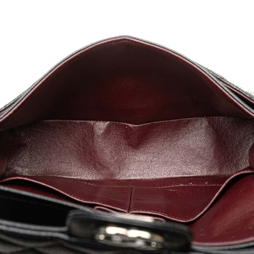 Chanel Medium Classic Caviar Double Flap Black Leather Good condition - Model View