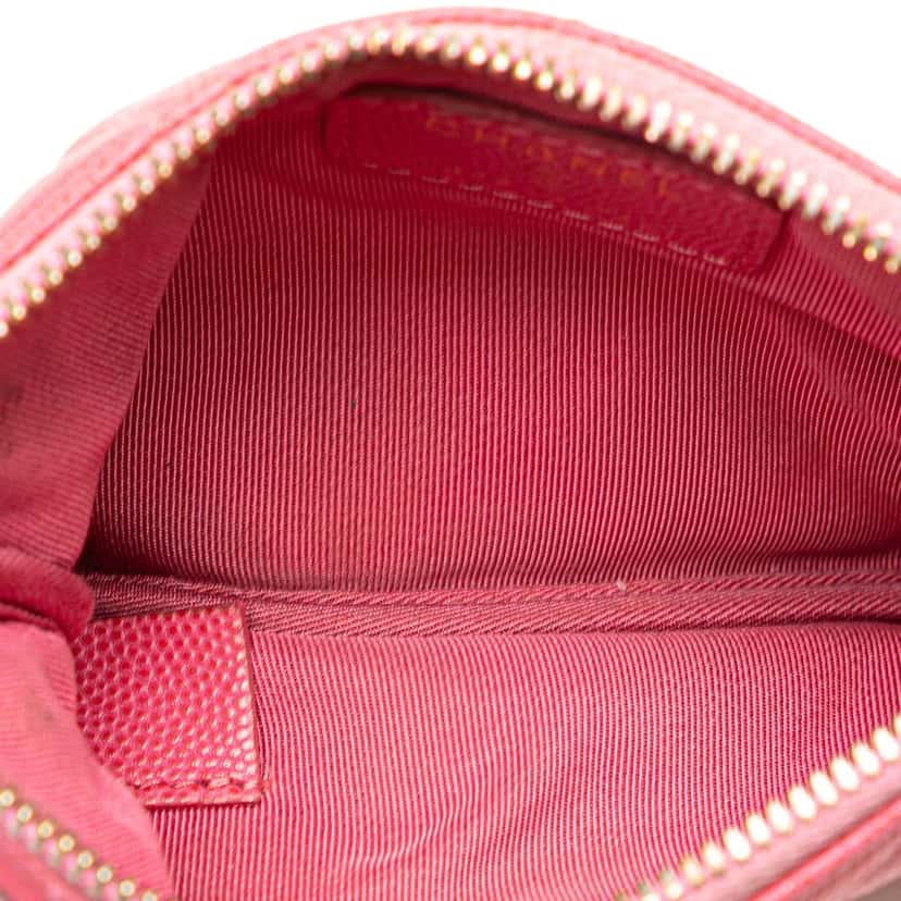 Chanel Small Quilted Caviar Cosmetic Case Pink Leather Good condition - Model View