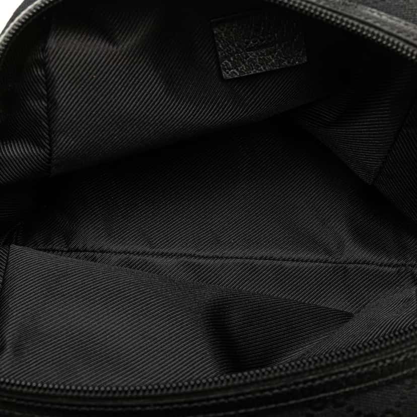 Gucci GG Canvas Handbag Black Canvas Good condition - Model View
