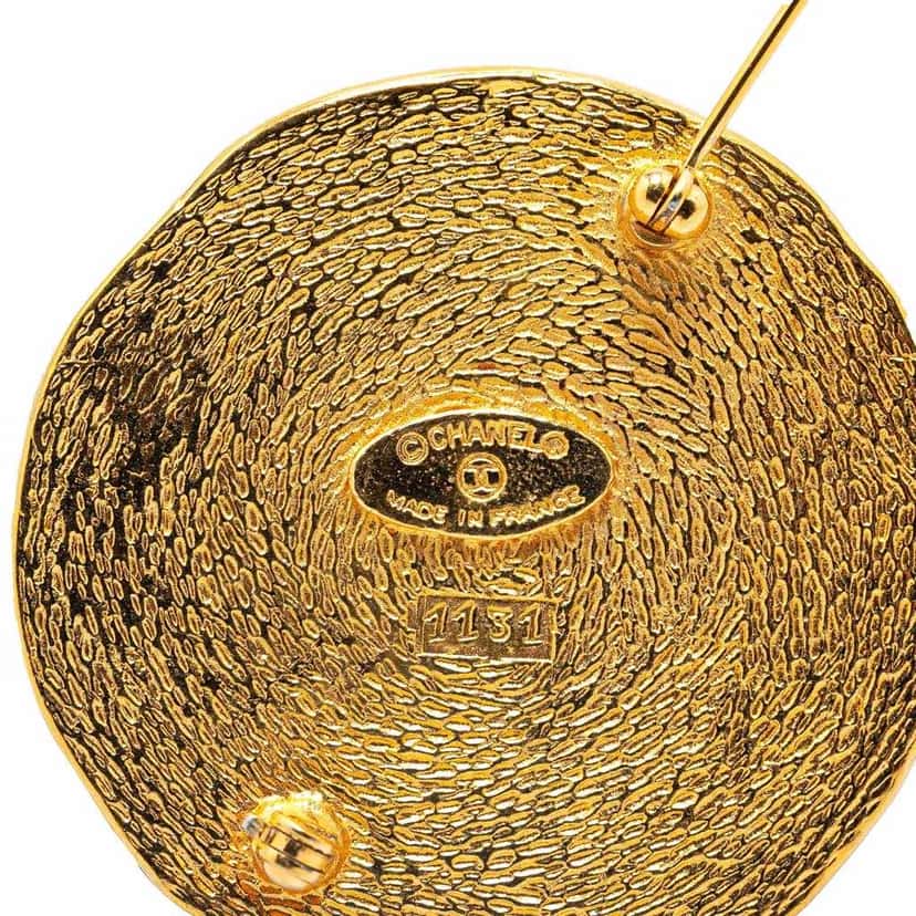 Chanel Gold Plated 31 Rue Cambon Brooch Gold Metal Good condition - Model View