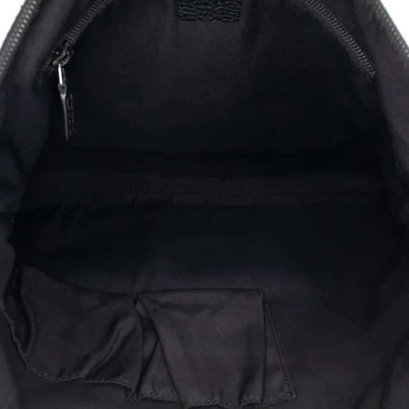 Gucci GG Canvas Crossbody Black Canvas Good condition - Model View