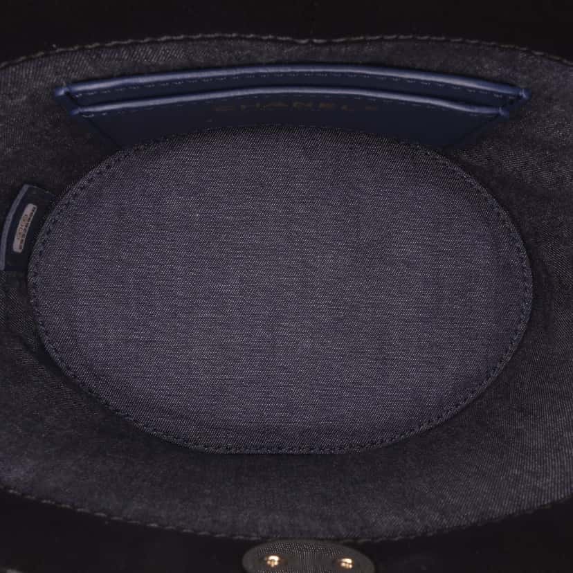 Chanel Mini Lambskin Elegant Chain Vanity Case Black Leather Good condition - Model View