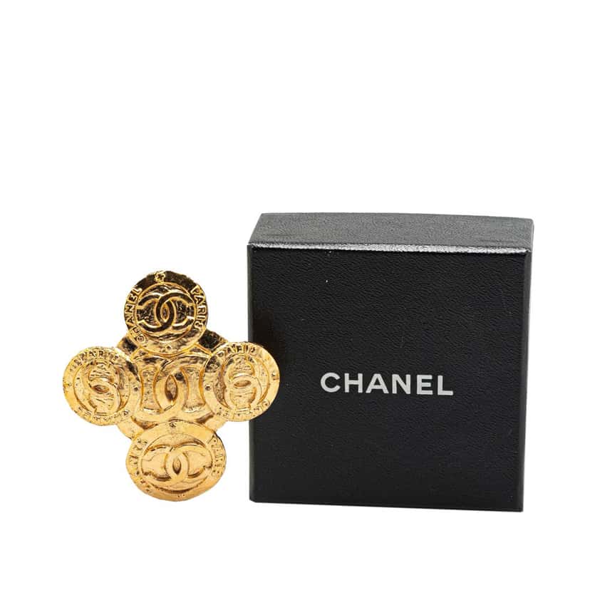 Chanel Gold Plated CC Clover Brooch Gold Metal Good condition - Model View