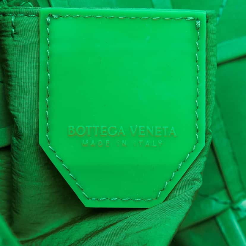 Bottega Veneta Mini Nappa Intrecciato Cassette Belt Bag Green Leather Good condition - Box View