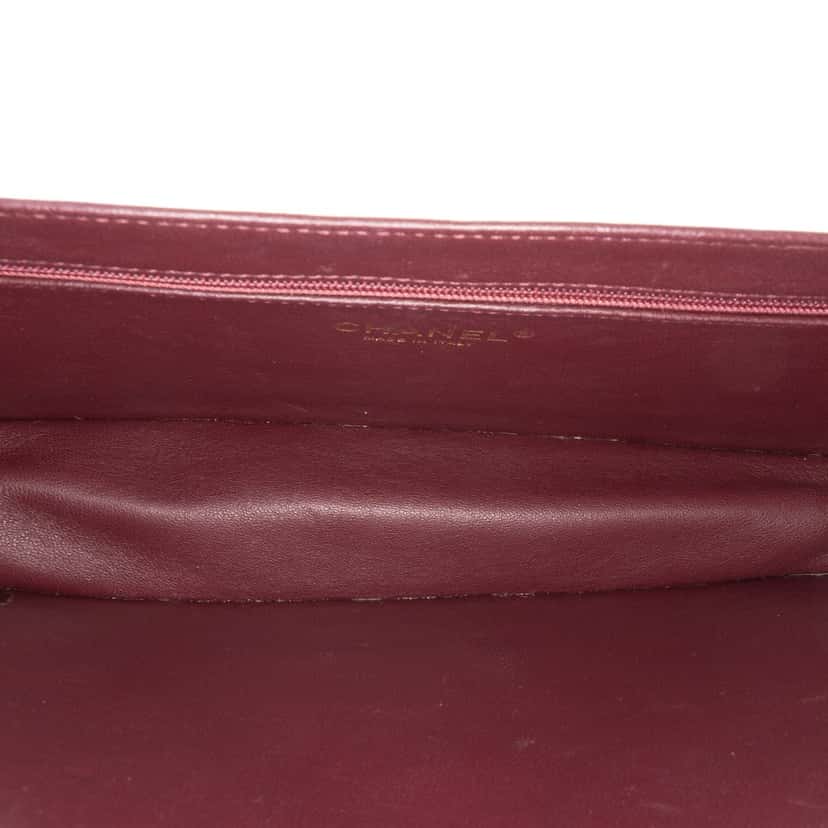 Chanel Medium Sheepskin Beauty Lock Flap White Leather Good condition - Model View