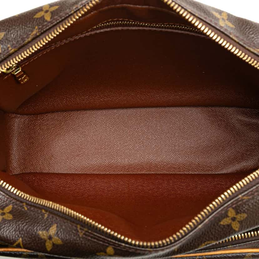 Louis Vuitton Monogram Nil Crossbody Brown Canvas Good condition - Model View