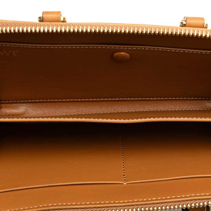 Loewe Leather Amazona Pouch Brown Leather Good condition - Model View