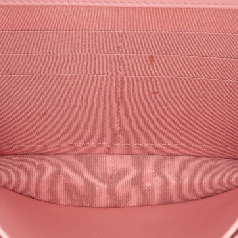 Chanel Small Tweed CC Filigree Flap Pink Tweed Good condition - Model View