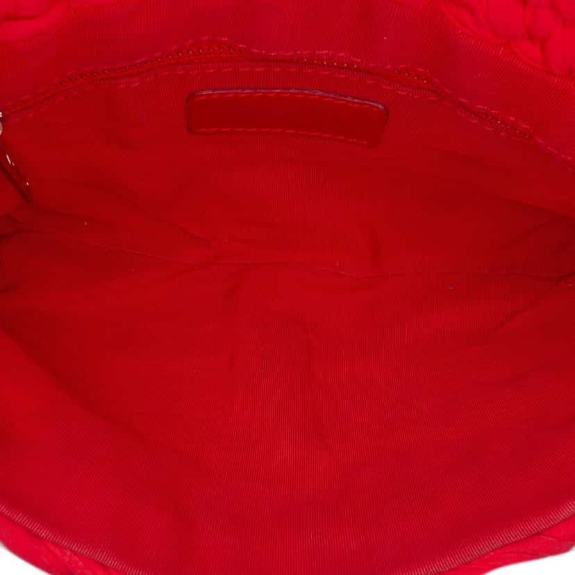 Chanel Neoprene Fancy Crochet Flap Red Wool Good condition - Model View