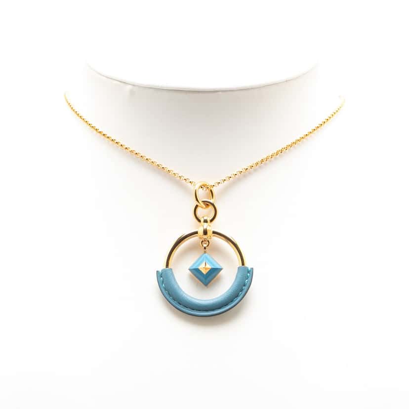 Hermès Gold Plated Loop Medor Pendant Necklace Gold Metal Good condition - Box View