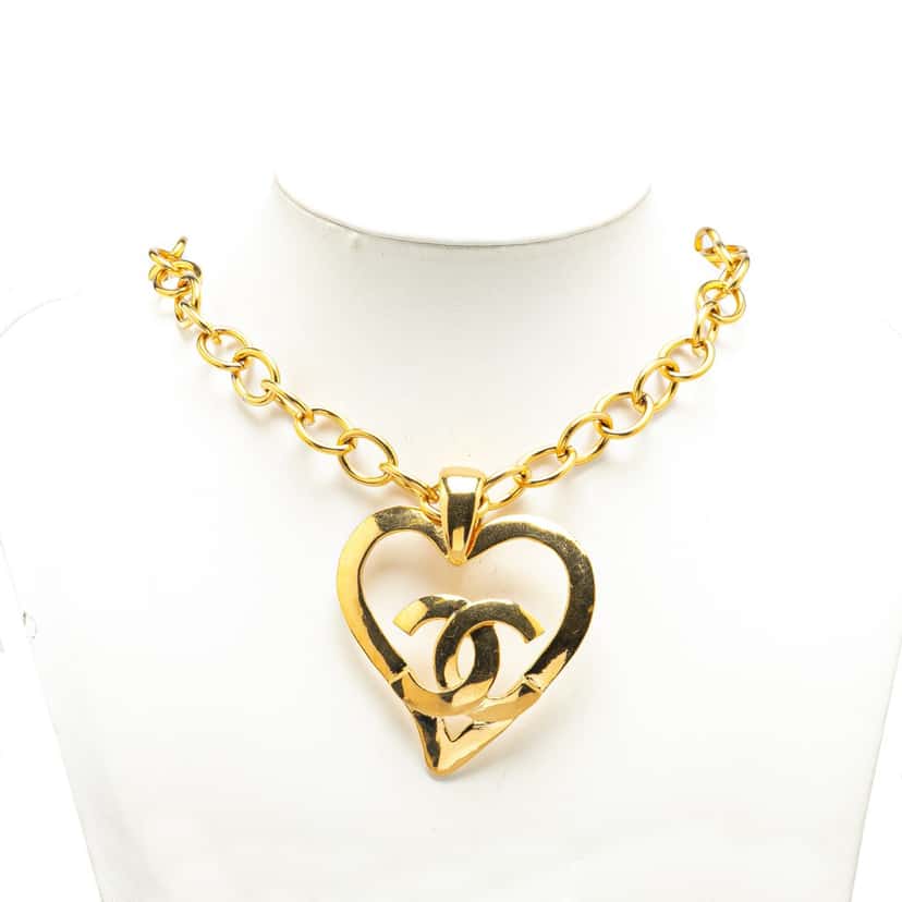 Chanel Gold Plated CC Heart Pendant Necklace Gold Metal Good condition - Model View