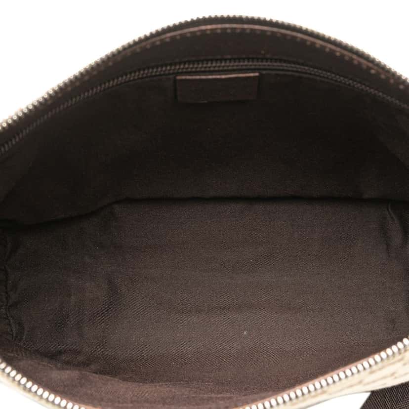 Gucci GG Canvas Crossbody Brown Canvas Good condition - Model View