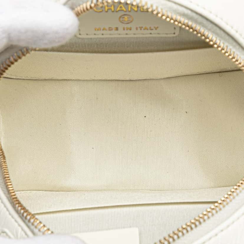 Chanel Lambskin 19 Round Clutch with Chain White Leather Good condition - Model View