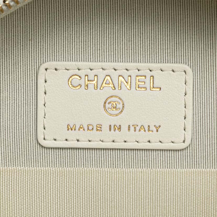 Chanel Lambskin 19 Round Clutch with Chain White Leather Good condition - Box View