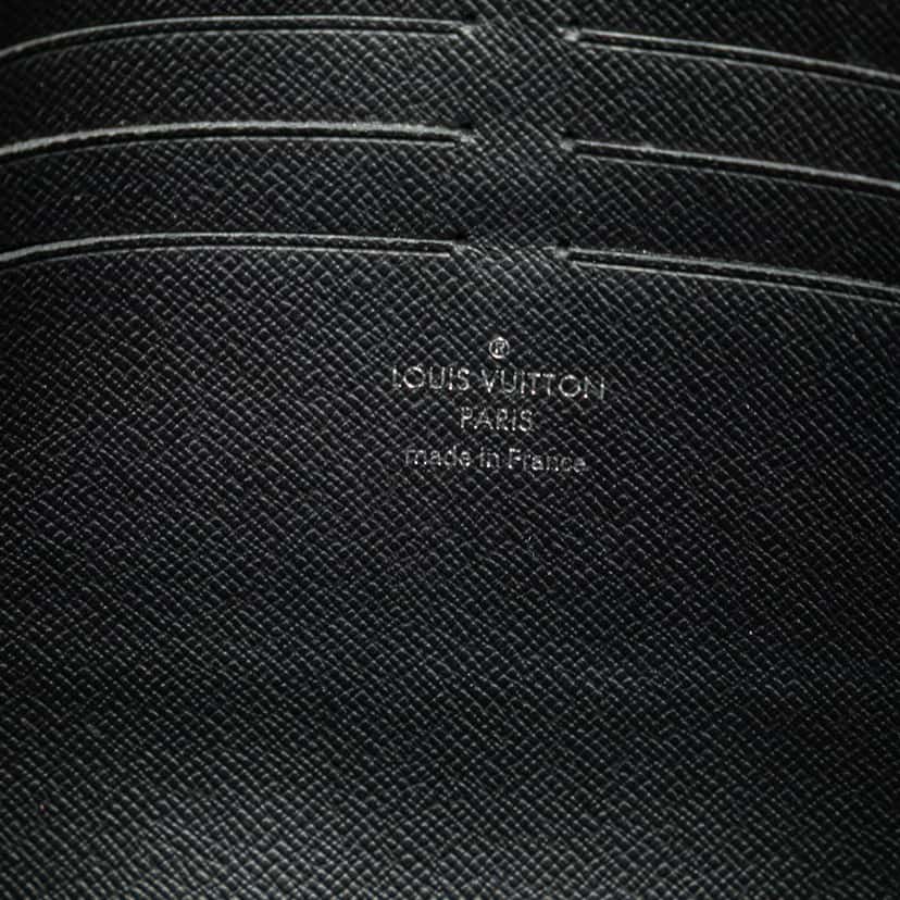 Louis Vuitton Taiga Pochette Voyage MM Black Leather Good condition - Box View