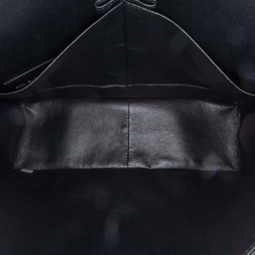 Chanel Jumbo Classic Patent Double Flap Black Leather Good condition - Model View
