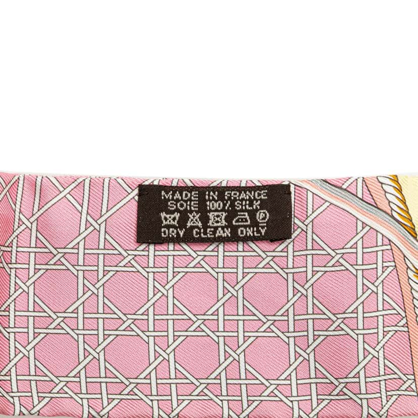 Hermès Les Voitures a Transformation Twilly Silk Scarf Pink Silk Very good condition - Model View