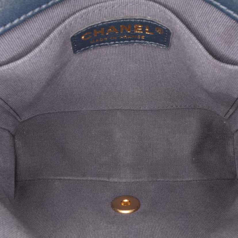 Chanel Mini Quilted Lambskin Crush on Chains Flap Blue Leather Good condition - Model View