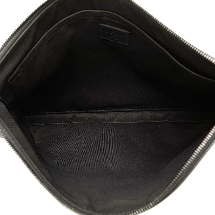 Louis Vuitton Monogram Shadow Discovery Pochette Black Leather Good condition - Model View