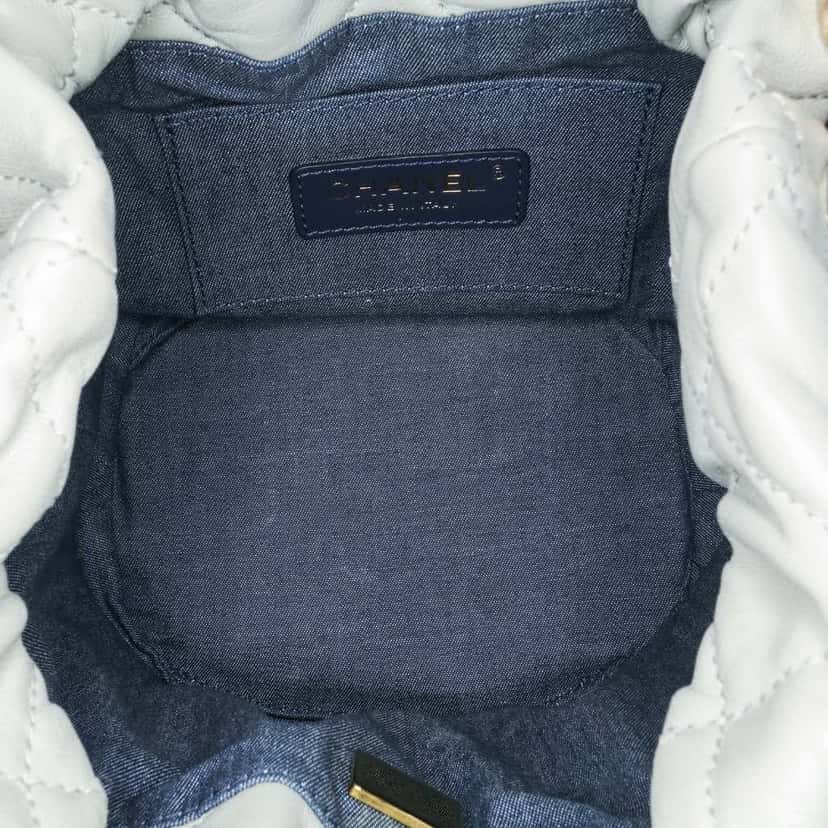 Chanel CC Quilted Calfskin Resin Bi-Color Chain Bucket Bag Grey Leather Very good condition - Model View