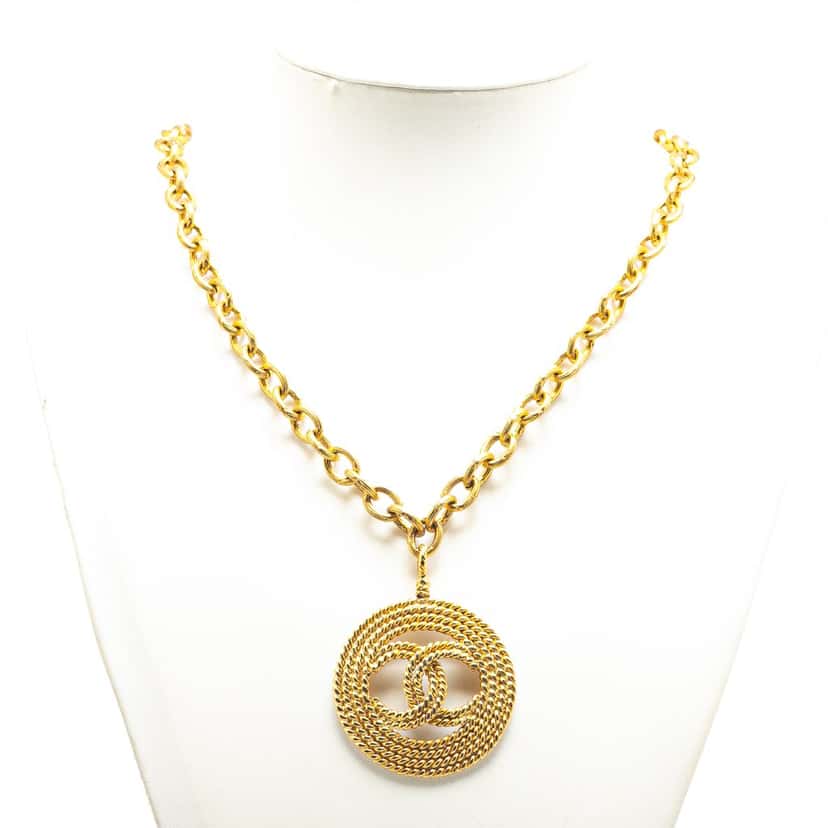 Chanel Gold Plated CC Braided Round Pendant Necklace Gold Metal Good condition - Model View