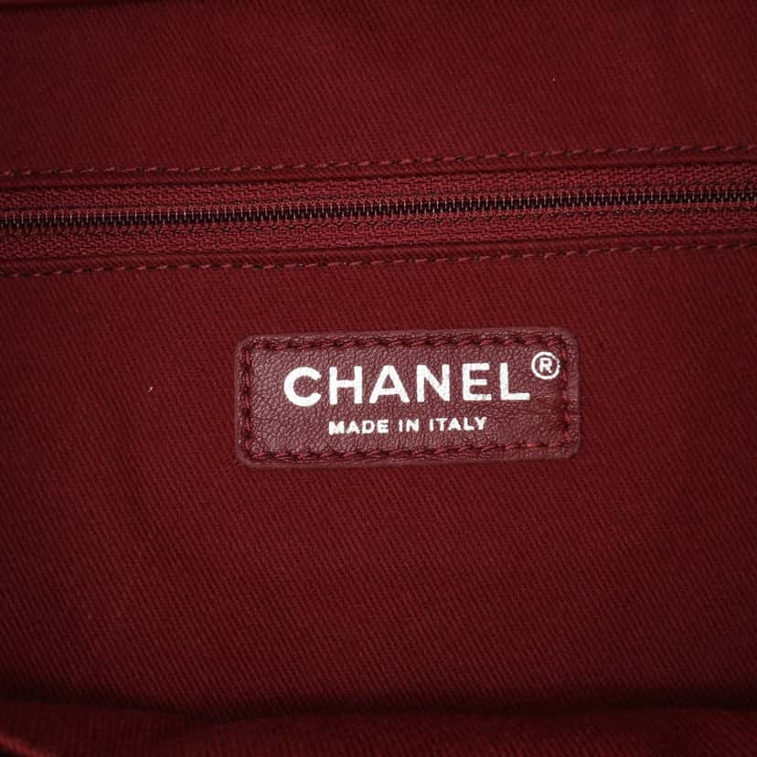 Chanel Large Calfskin Coco Eyelets Shopping Tote Red Leather Good condition - Box View