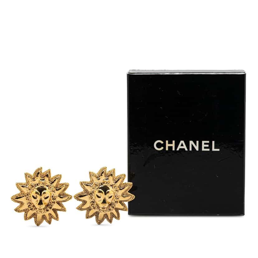 Chanel Gold Plated Lion Motif Clip On Earrings Gold Metal Good condition - Model View