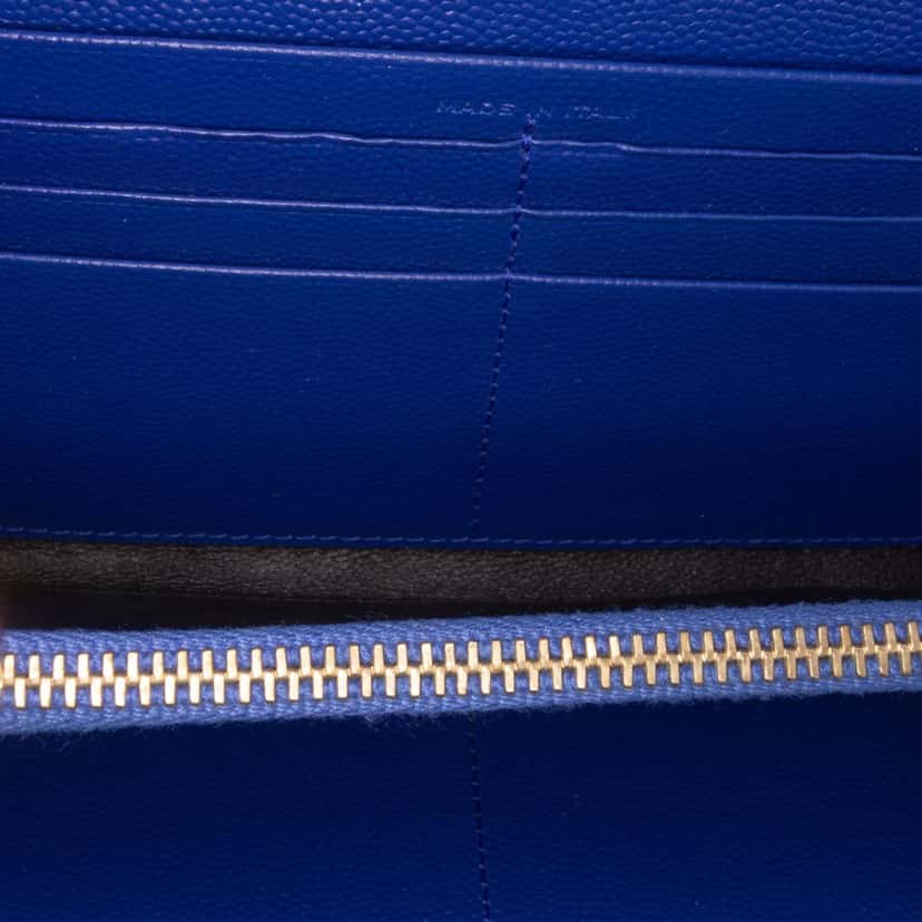 Saint Laurent Grain De Poudre Matelasse Chevron Monogram Flap Wallet Blue Leather Good condition - Model View