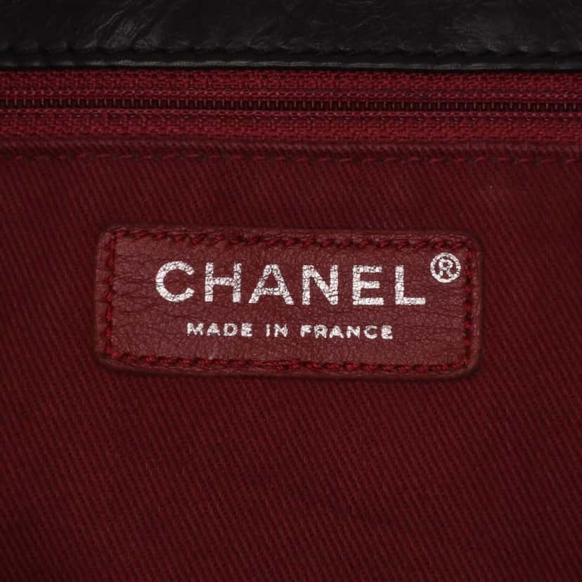 Chanel Distressed Calfskin Shopping In Moscow Tote Black Leather Good condition - Box View