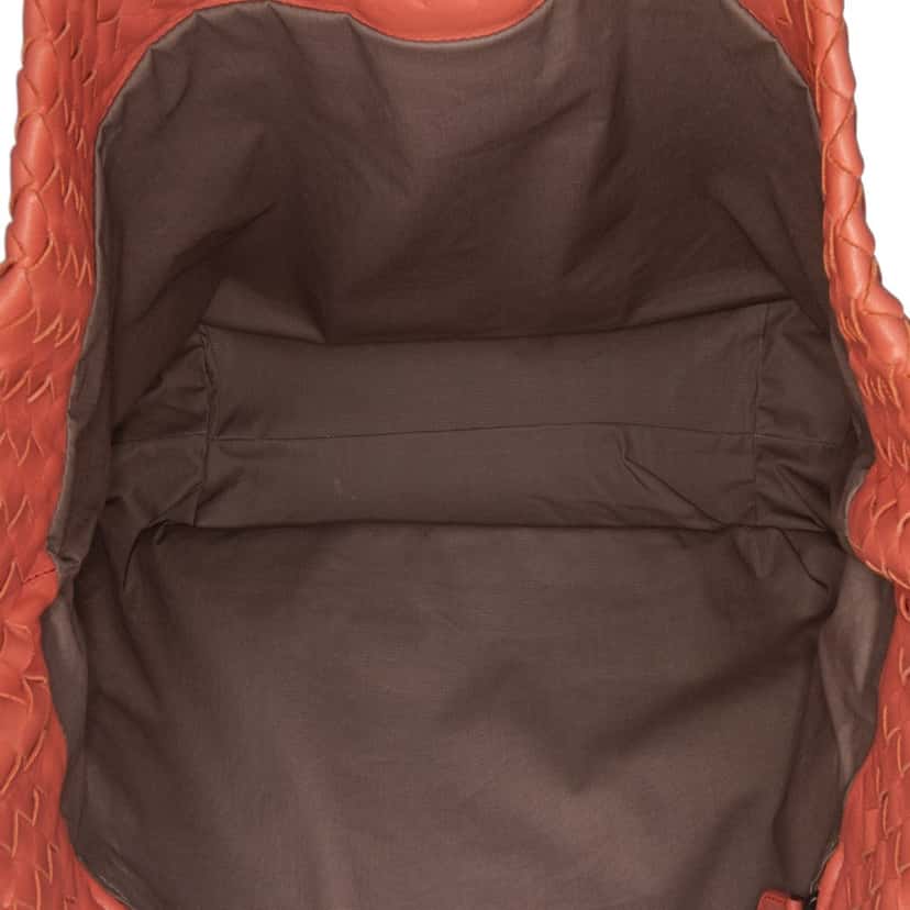 Bottega Veneta Large Nappa Intrecciato Capri Tote Red Leather Fair condition - Model View