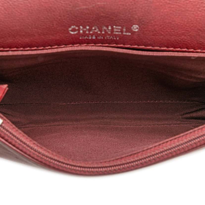 Chanel Small Calfskin Boy Reverso Flap Red Leather Good condition - Model View