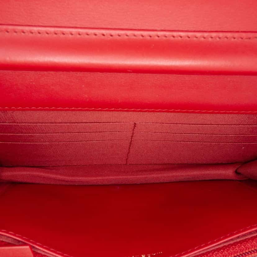 Chanel CC Mixed Quilt Caviar Wallet On Chain Red Leather Good condition - Model View