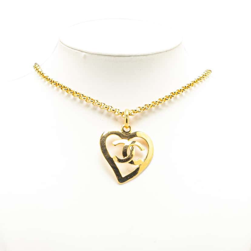 Chanel Gold Plated CC Heart Pendant Necklace Gold Metal Good condition - Model View