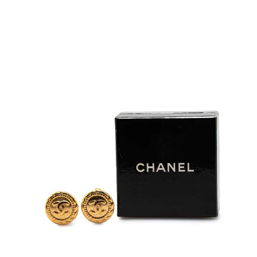 Chanel Gold Plated CC Round Clip On Earrings Gold Metal Good condition - Model View