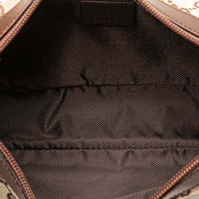 Gucci GG Canvas Crossbody Brown Canvas Good condition - Model View