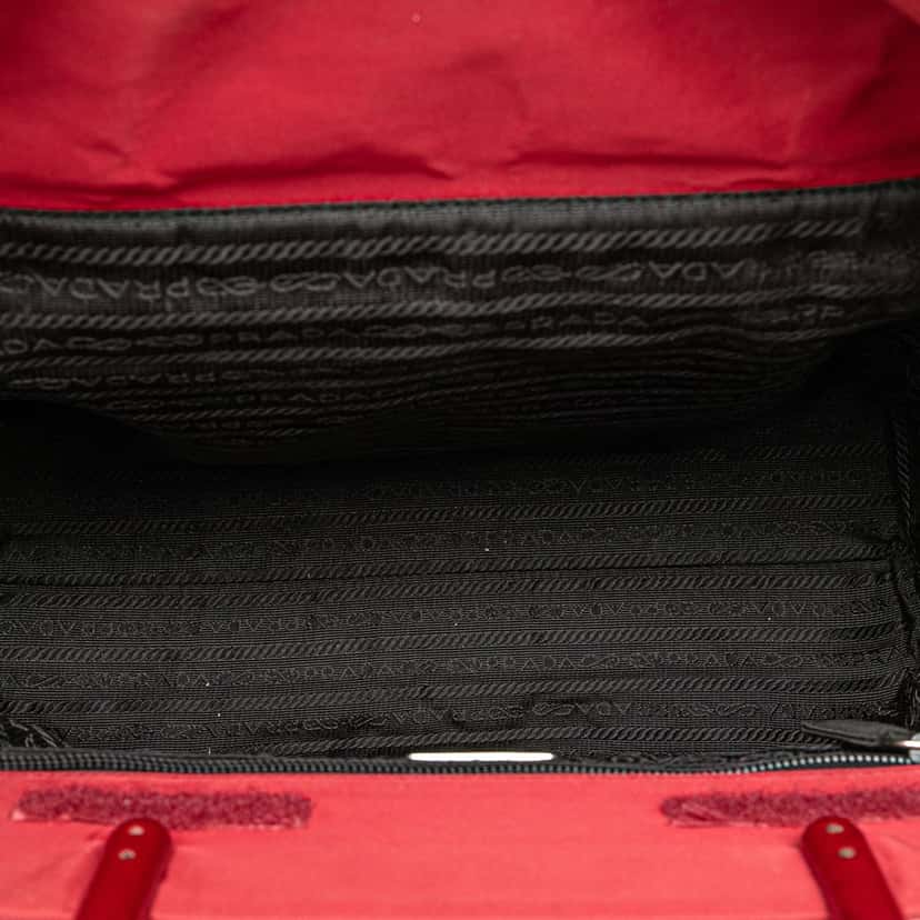 Prada Tessuto Tote Red Good condition - Model View