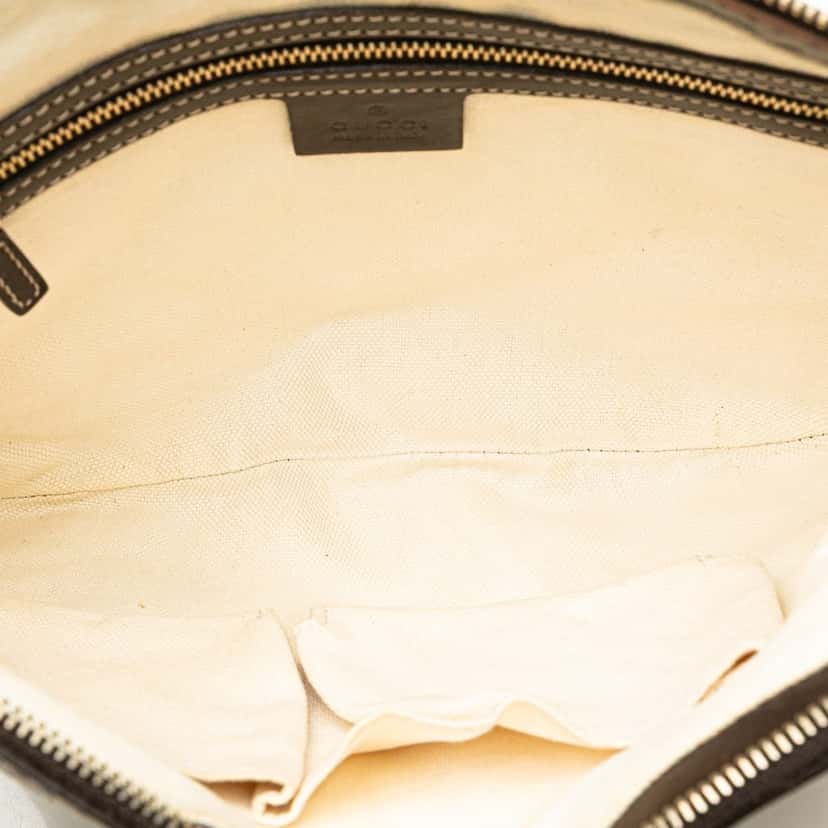 Gucci GG Canvas Lovely Crossbody Brown Canvas Good condition - Model View