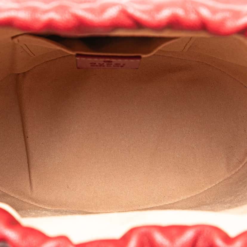 Gucci Leather Horsebit 1955 Bucket Bag Red Leather Good condition - Model View